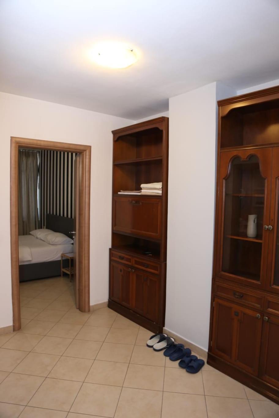 Ergi'S Host Apartment Tirana Eksteriør billede