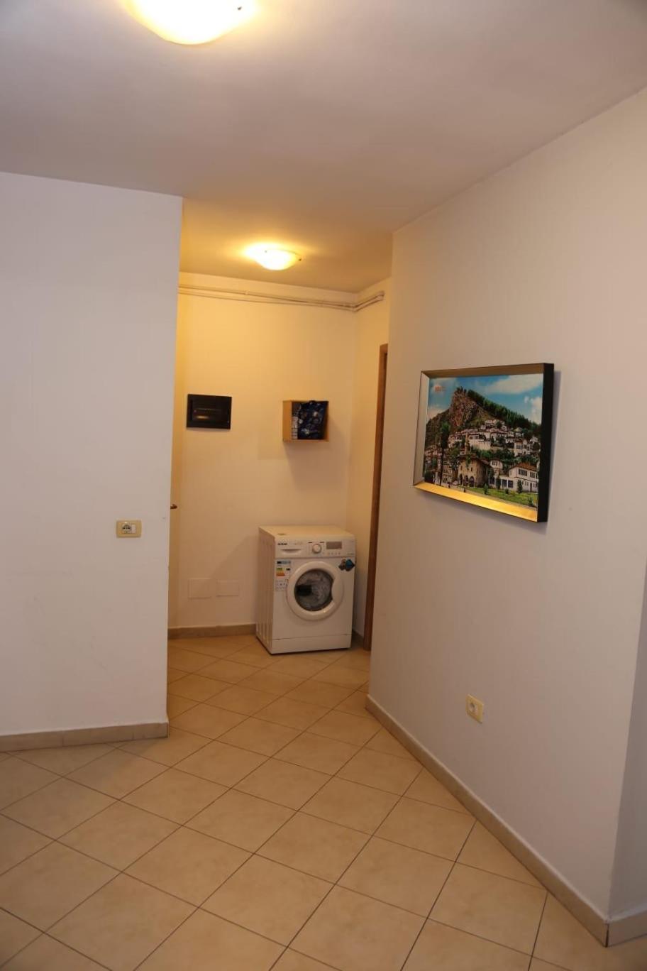 Ergi'S Host Apartment Tirana Eksteriør billede